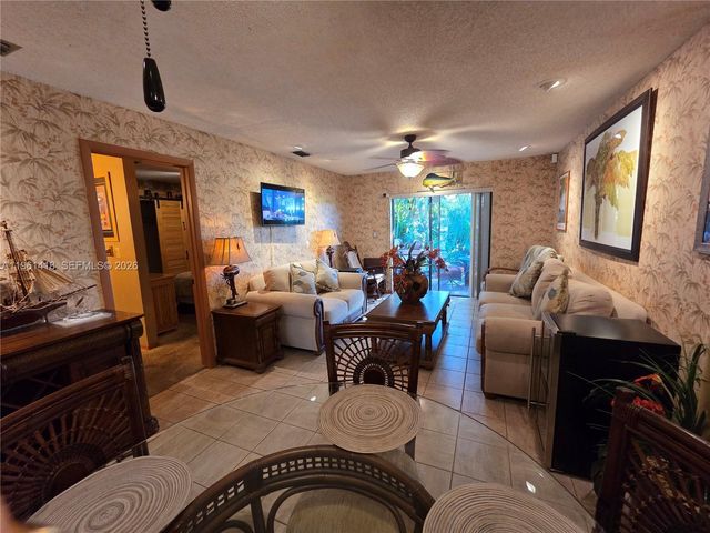 8044 NW 41st Ct, Sunrise, FL 33351