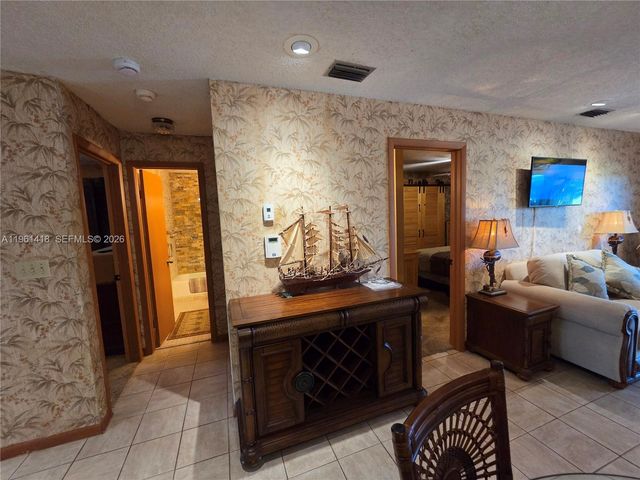 8044 NW 41st Ct, Sunrise, FL 33351