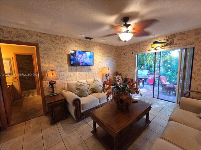 8044 NW 41st Ct, Sunrise, FL 33351