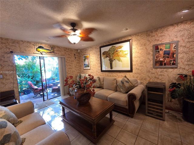 8044 NW 41st Ct, Sunrise, FL 33351