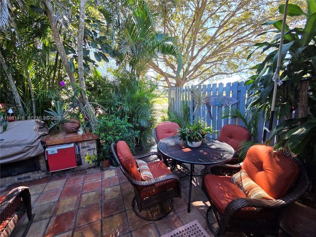 8044 NW 41st Ct, Sunrise, FL 33351