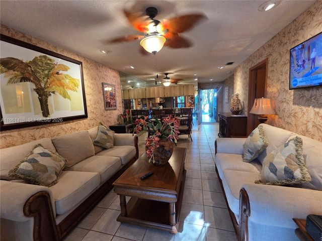 8044 NW 41st Ct, Sunrise, FL 33351