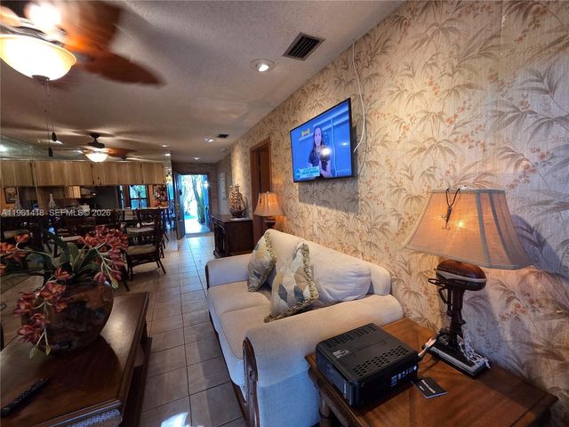 8044 NW 41st Ct, Sunrise, FL 33351