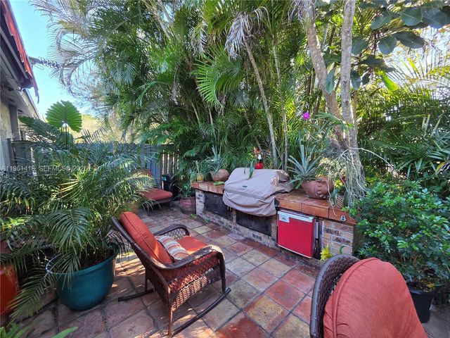 8044 NW 41st Ct, Sunrise, FL 33351