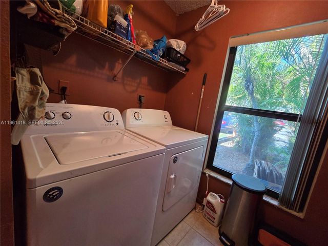 8044 NW 41st Ct, Sunrise, FL 33351