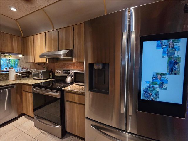 8044 NW 41st Ct, Sunrise, FL 33351