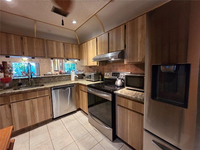 8044 NW 41st Ct, Sunrise, FL 33351