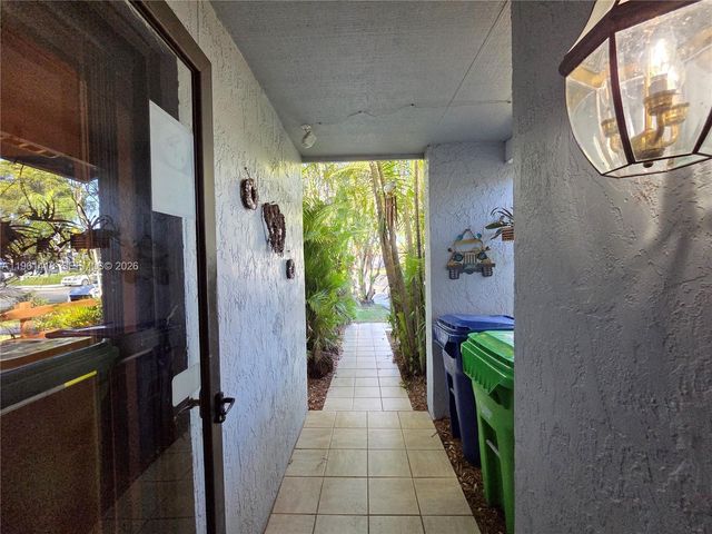 8044 NW 41st Ct, Sunrise, FL 33351