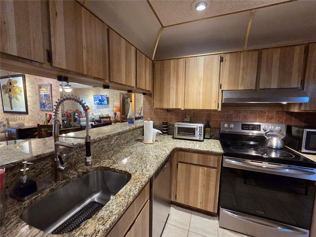 8044 NW 41st Ct, Sunrise, FL 33351