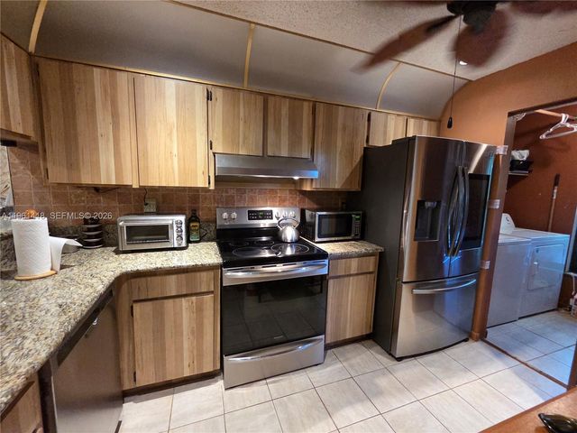 8044 NW 41st Ct, Sunrise, FL 33351