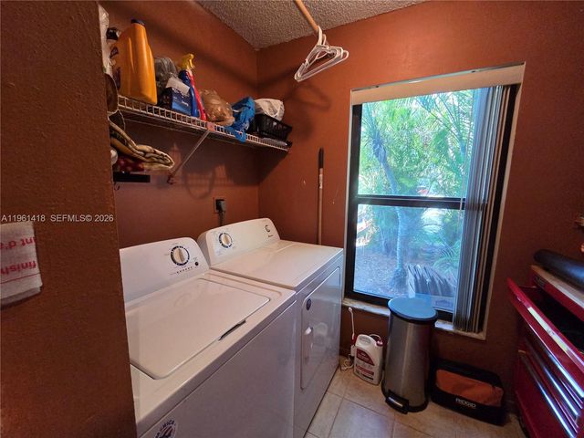 8044 NW 41st Ct, Sunrise, FL 33351