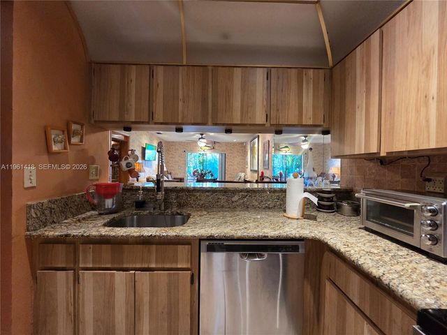 8044 NW 41st Ct, Sunrise, FL 33351