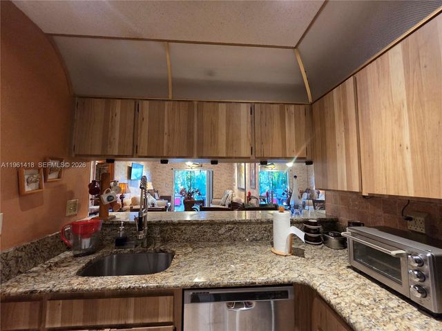 8044 NW 41st Ct, Sunrise, FL 33351