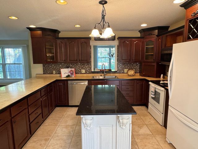 315 3rd Avenue NE, Roseau, MN 56751