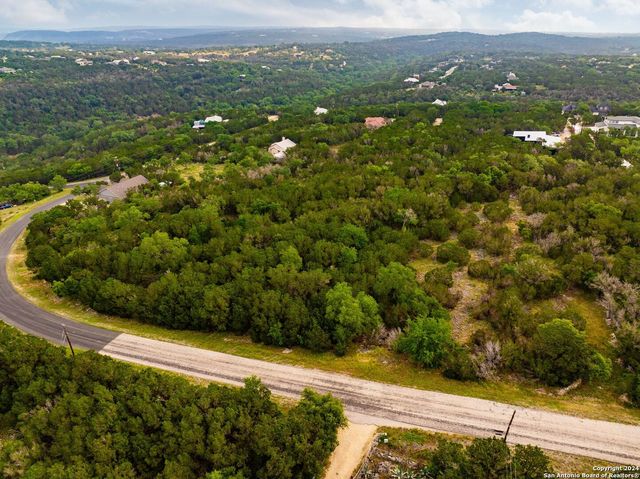 235 Hilltop Rdg, New Braunfels, TX 78132