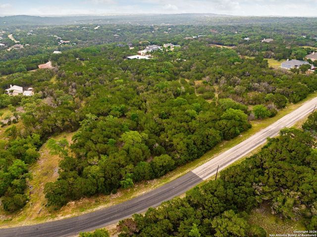 235 Hilltop Rdg, New Braunfels, TX 78132