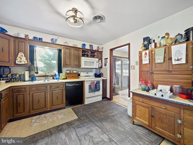 8738 OLDE SCOTLAND RD, Shippensburg, PA 17257