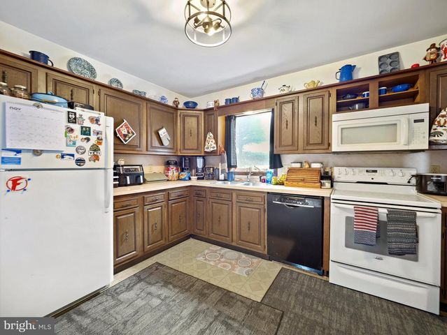 8738 OLDE SCOTLAND RD, Shippensburg, PA 17257