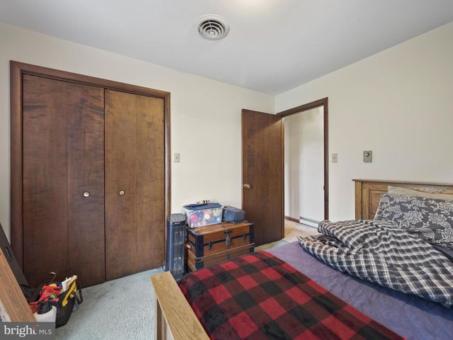 8738 OLDE SCOTLAND RD, Shippensburg, PA 17257