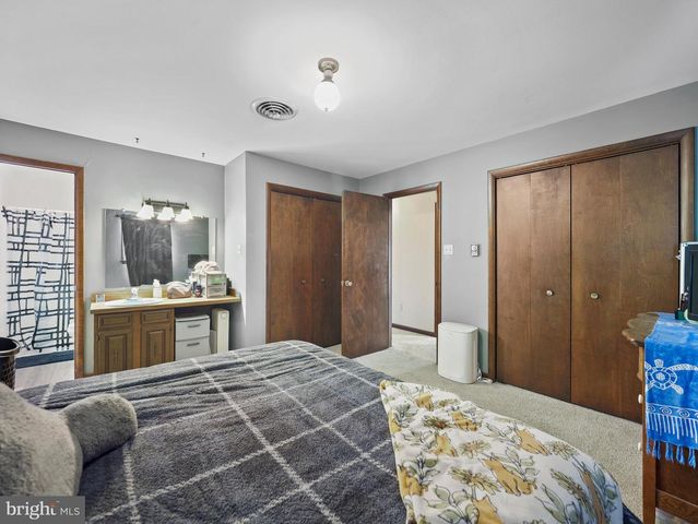 8738 OLDE SCOTLAND RD, Shippensburg, PA 17257