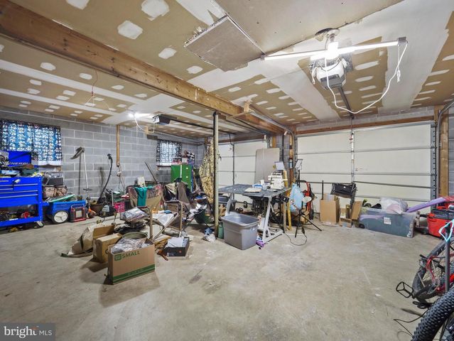8738 OLDE SCOTLAND RD, Shippensburg, PA 17257