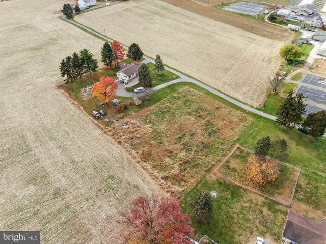 8738 OLDE SCOTLAND RD, Shippensburg, PA 17257