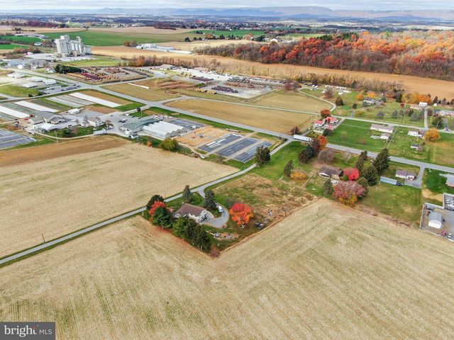8738 OLDE SCOTLAND RD, Shippensburg, PA 17257