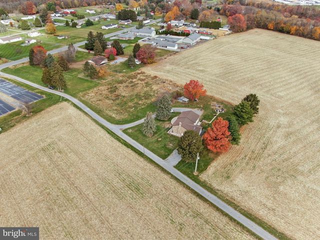 8738 OLDE SCOTLAND RD, Shippensburg, PA 17257