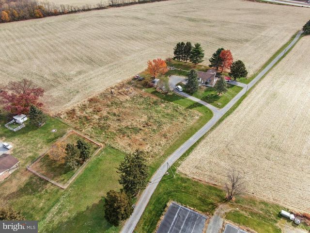 8738 OLDE SCOTLAND RD, Shippensburg, PA 17257
