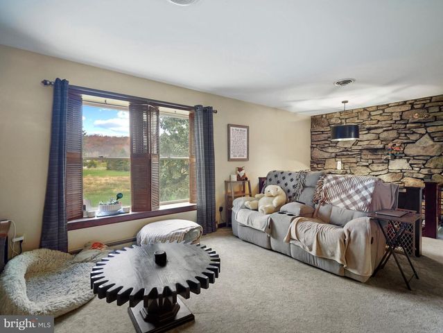 8738 OLDE SCOTLAND RD, Shippensburg, PA 17257