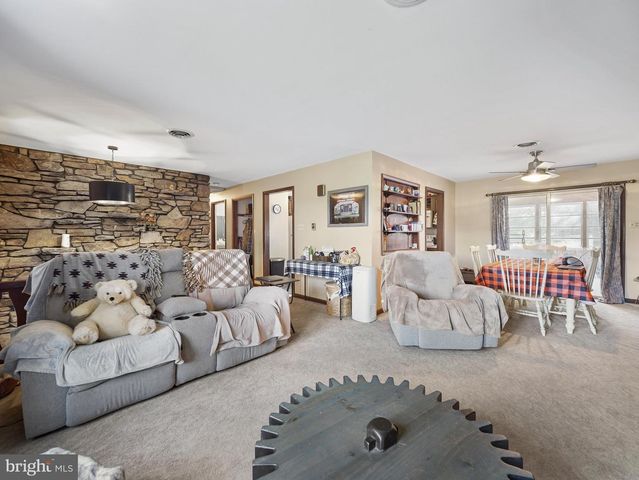8738 OLDE SCOTLAND RD, Shippensburg, PA 17257