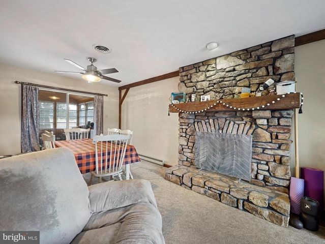 8738 OLDE SCOTLAND RD, Shippensburg, PA 17257