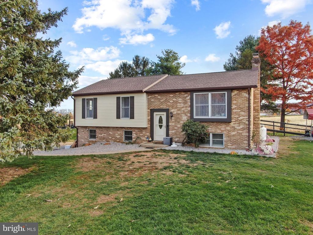 8738 OLDE SCOTLAND RD, Shippensburg, PA 17257