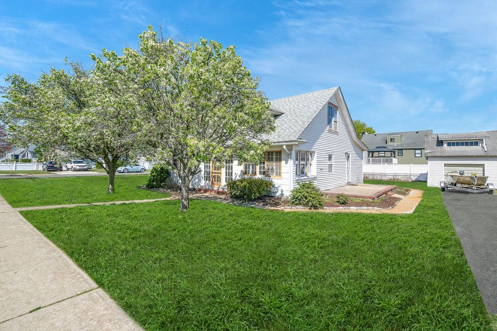 265 Roosevelt Avenue, Freeport, NY 11520