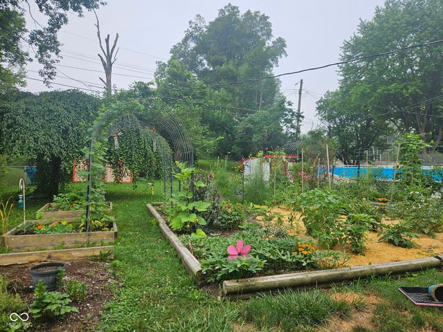 327 Grovewood Drive, Beech Grove, IN 46107