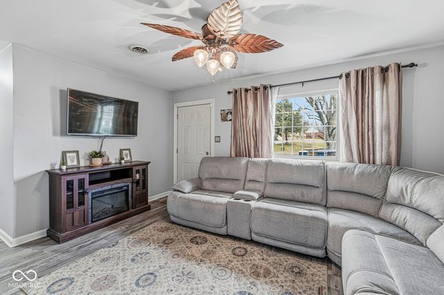 327 Grovewood Drive, Beech Grove, IN 46107