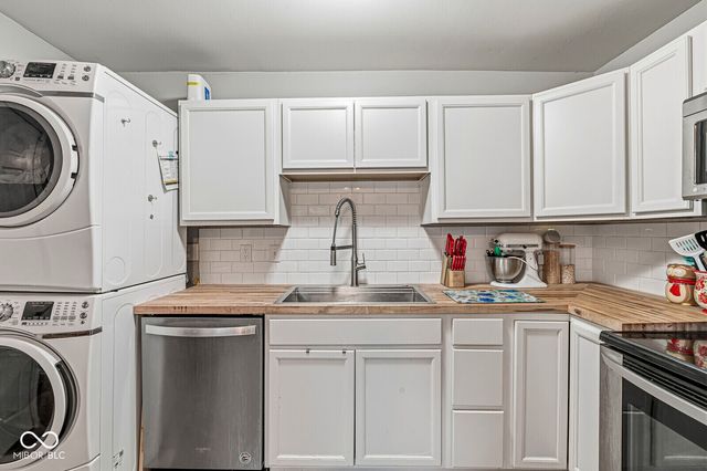 327 Grovewood Drive, Beech Grove, IN 46107