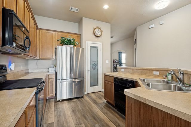 105 High Meadow Road, Red Oak, TX 75154