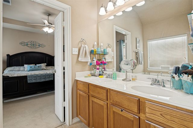 105 High Meadow Road, Red Oak, TX 75154