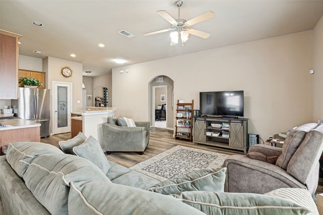105 High Meadow Road, Red Oak, TX 75154