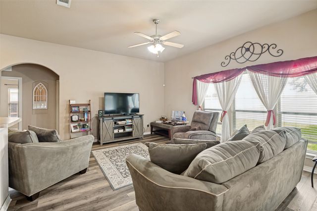 105 High Meadow Road, Red Oak, TX 75154