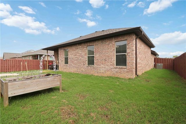 2061 Periwinkle Place, Centerton, AR 72719