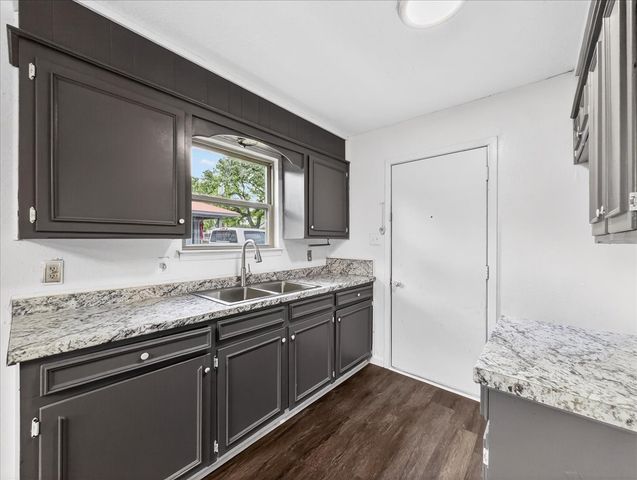 2521 Putnam Street, Fort Worth, TX 76112