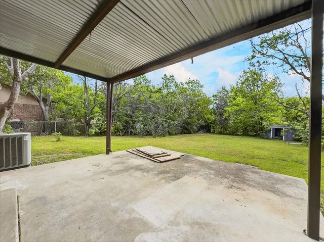 2521 Putnam Street, Fort Worth, TX 76112