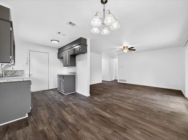2521 Putnam Street, Fort Worth, TX 76112