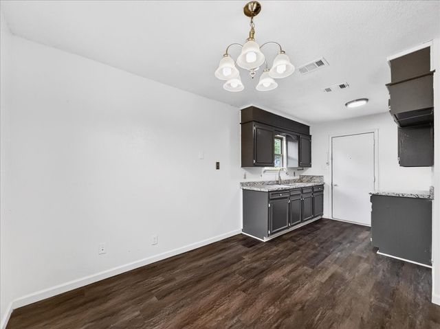 2521 Putnam Street, Fort Worth, TX 76112