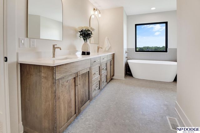 20131 R Street, Omaha, NE 68135