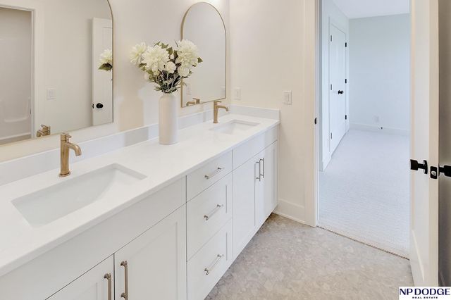 20131 R Street, Omaha, NE 68135