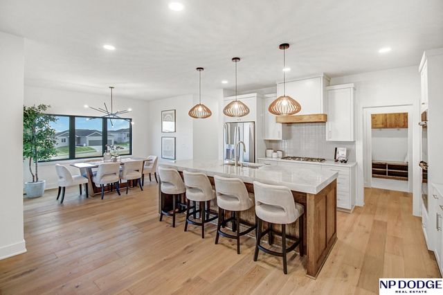 20131 R Street, Omaha, NE 68135