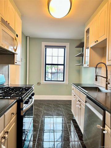 68-36 Burns D3, Forest Hills, NY 11375